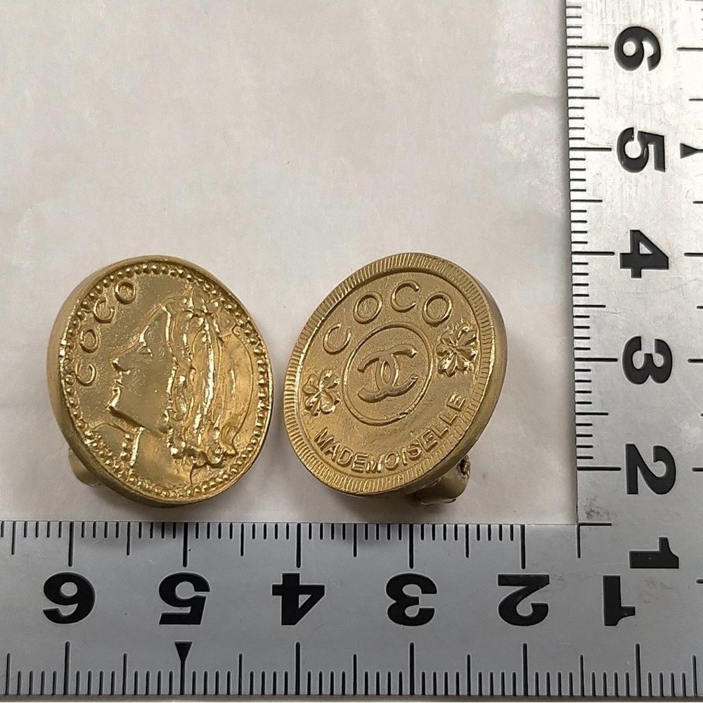 ❌SOLD❌Chanel Coin Earrings - Picture 8 of 10